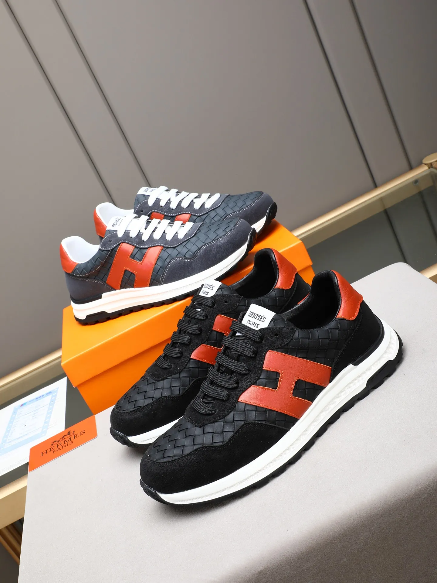 📛📛📛PPP420 (Hermes)🆕Men's color-blocked sneakers with textured calfskin details. Spliced ​​with original cowhide, this shoe draws inspiration from the equestrian world, integrating technical details and practical functions. Breathable sheep lining, original combination outsole, high-end quality, and every detail is perfectly combined! Size: 38-44 (45 can be customized)